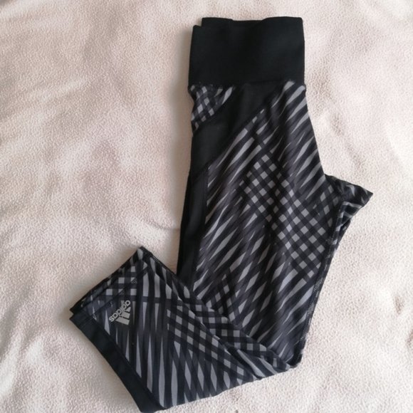 Adidas Gray & Black Printed High Rise Crop Capris Leggings - Picture 6 of 13